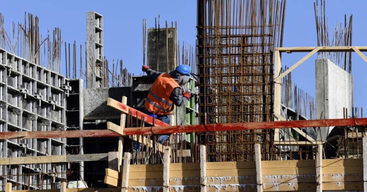 Canteiro de obras — capa do guia de comparação de orçamentos